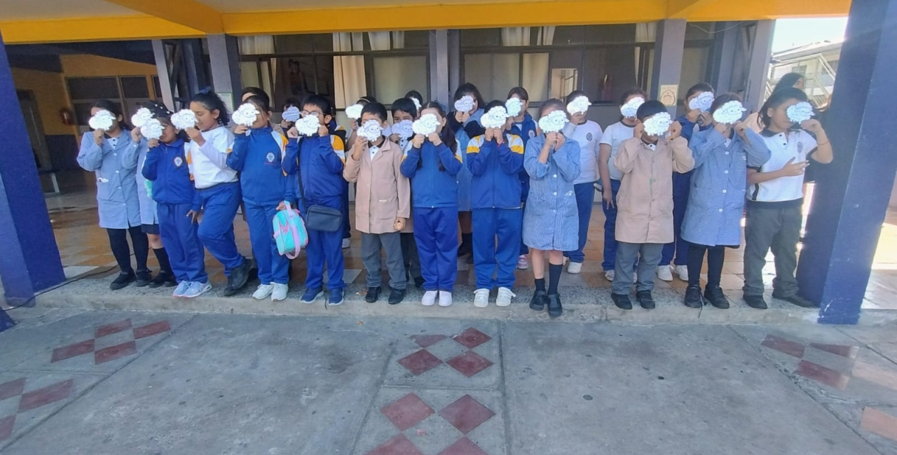 Los/as estudiantes participan en la búsqueda de las ovejitas perdidas del buen pastor